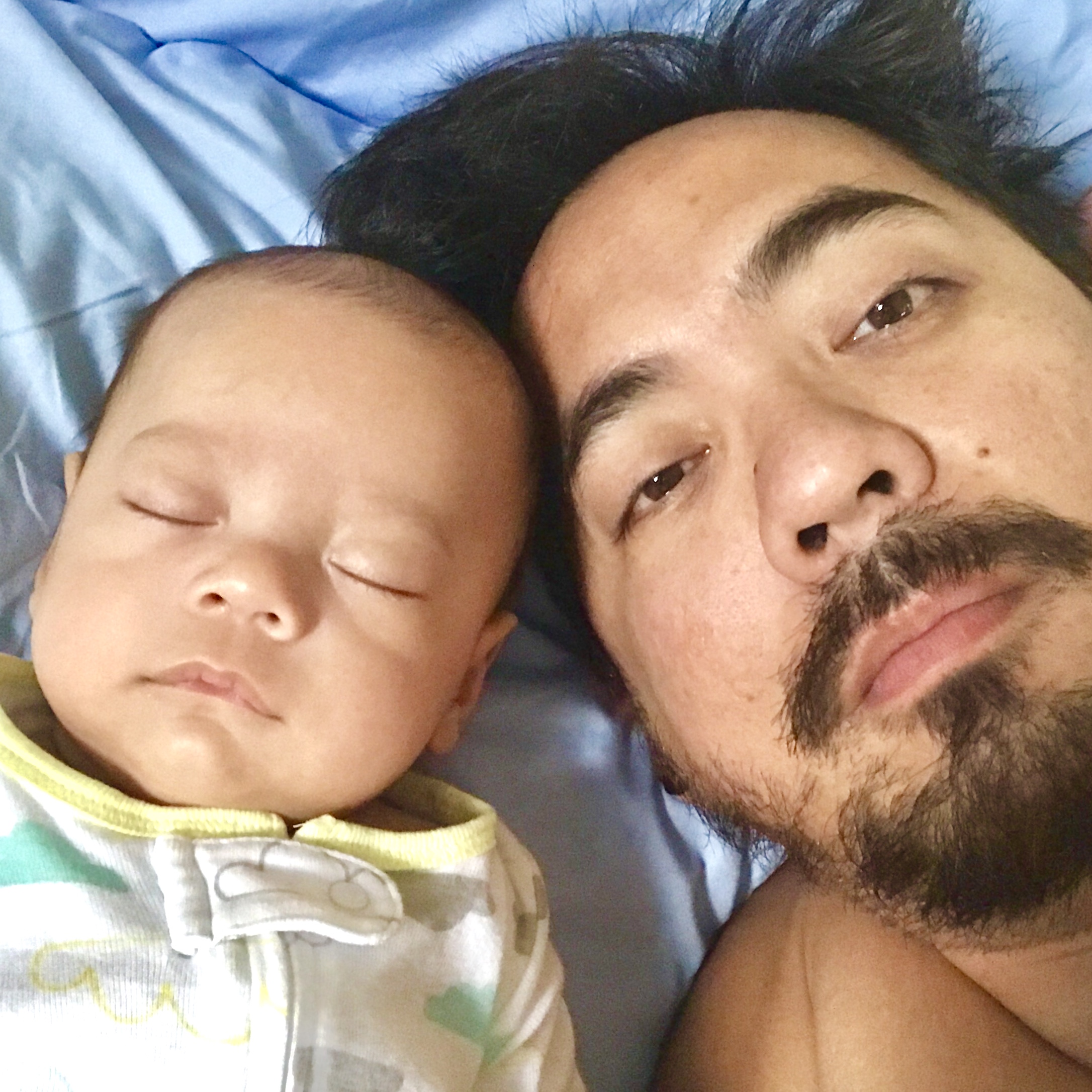 รันหน้าเกลี้ยง พ่อหน้าหนวด